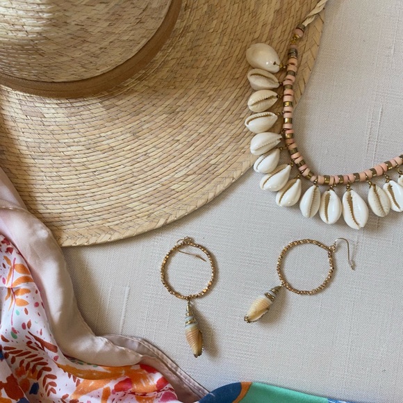 Seashell Nexklace - Picture 3 of 3